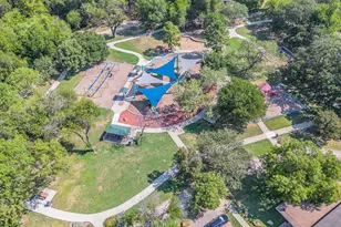 612 Bayless Dr, Euless, TX 76040 - Photo 2