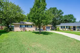 312 Gardenia Ct, Burleson, TX 76028 - Photo 2
