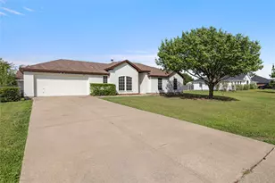 105 Dustin Dr, Fate, TX 75189 - Photo 2
