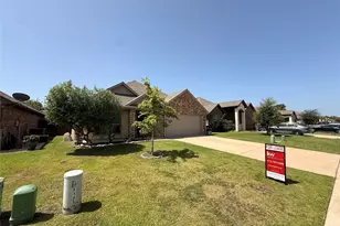 127 Frank St, Greenville, TX 75402 - Photo 2