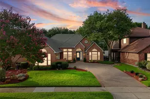 521 Palm Desert Dr, Garland, TX 75044 - Photo 2