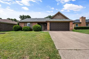 806 Wind Brooke Dr, Arlington, TX 76001 - Photo 2
