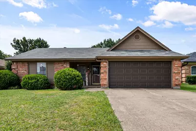 806 Wind Brooke Drive, Arlington, TX 76001 - Photo 1