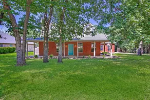 613 Forest Edge St, Burleson, TX 76028 - Photo 2