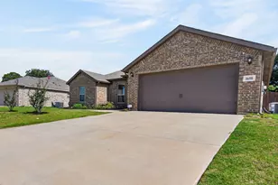 1600 Glade Meadows Dr, Burleson, TX 76058 - Photo 2