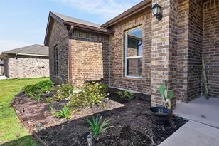 1600 Glade Meadows Dr, Burleson, TX 76058 - Photo 4