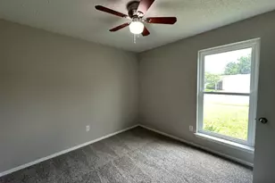 328 Hillside Ct, Burleson, TX 76028 - Photo 20