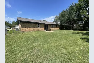 328 Hillside Court, Burleson, TX 76028 - Photo 2