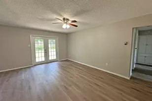 328 Hillside Ct, Burleson, TX 76028 - Photo 10