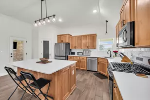 820 Secretariat Dr, Hewitt, TX 76643 - Photo 8