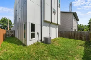 3142 Harmon St, Dallas, TX 75215 - Photo 30