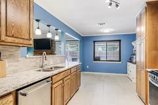 6404 Suncrest Ct, North Richland Hills, TX 76180 - Photo 8