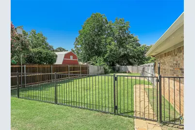 6404 Suncrest Court, North Richland Hills, TX 76180 - Photo 32