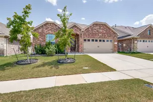 704 Pistachio Pkwy, Forney, TX 75126 - Photo 2