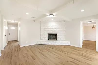 821 Oakwood Avenue, Hurst, TX 76053 - Photo 2