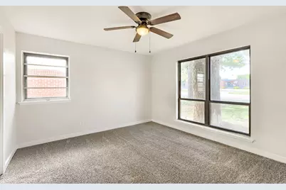 821 Oakwood Avenue, Hurst, TX 76053 - Photo 8