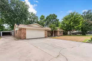 2018 Ashland St, Gainesville, TX 76240 - Photo 2