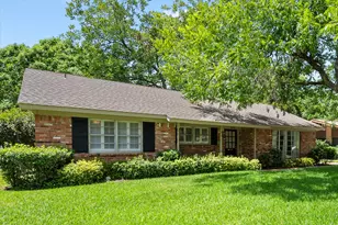 604 Waggoner Dr, Arlington, TX 76013 - Photo 2