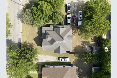 303 N Douglas Avenue, Cleburne, TX 76033 - Photo 26