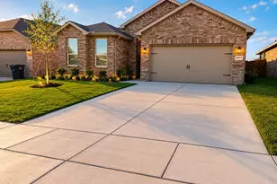 1911 Cherokee Ln, Cleburne, TX 76033 - Photo 1
