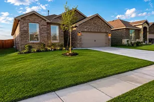 1911 Cherokee Ln, Cleburne, TX 76033 - Photo 2