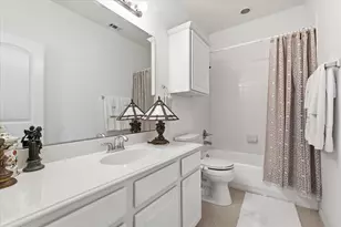 1404 Biltmore Ln, Irving, TX 75063 - Photo 24