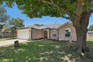 828 Pennsylvania Dr, Saginaw, TX 76131 - Photo 2
