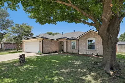 828 Pennsylvania Drive, Saginaw, TX 76131 - Photo 2