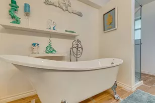 10207 Carry Back Cir, Dallas, TX 75229 - Photo 32