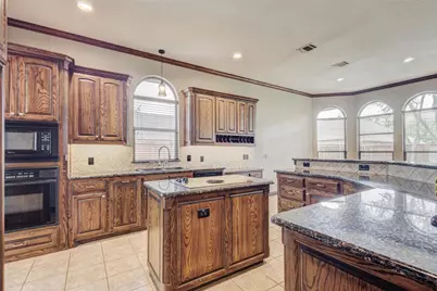 7921 Shady Oaks Drive, North Richland Hills, TX 76182 - Photo 34