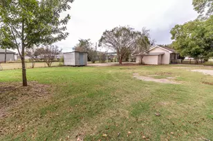 801 S Sutton St, Mabank, TX 75147 - Photo 14