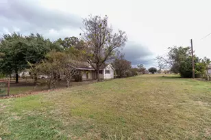801 S Sutton St, Mabank, TX 75147 - Photo 22