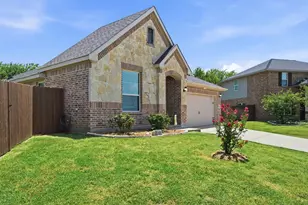 3901 Kensington Dr, Sanger, TX 76266 - Photo 2