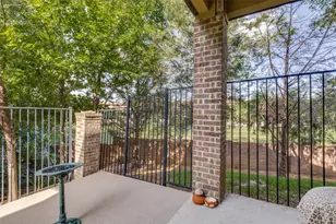 1017 Brook Hollow Dr, Euless, TX 76039 - Photo 18