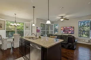 1017 Brook Hollow Dr, Euless, TX 76039 - Photo 6