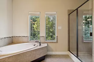 1017 Brook Hollow Dr, Euless, TX 76039 - Photo 12