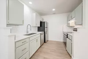 805 W Chambers St, Cleburne, TX 76033 - Photo 2