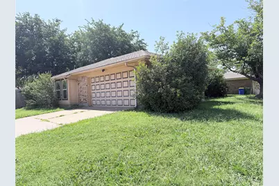 7832 Pebblebrook Drive, Watauga, TX 76148 - Photo 2