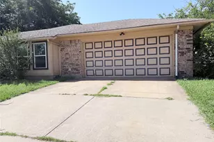 7832 Pebblebrook Dr, Watauga, TX 76148 - Photo 1