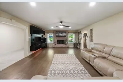 1806 Old Oak Drive, Arlington, TX 76012 - Photo 6
