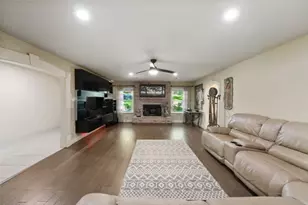 1806 Old Oak Dr, Arlington, TX 76012 - Photo 6