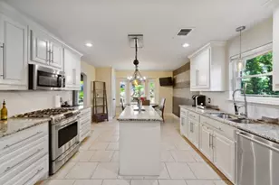 1806 Old Oak Dr, Arlington, TX 76012 - Photo 2