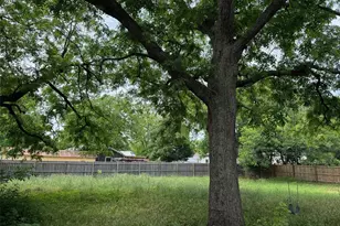 504 Sherman St, Tioga, TX 76271 - Photo 2