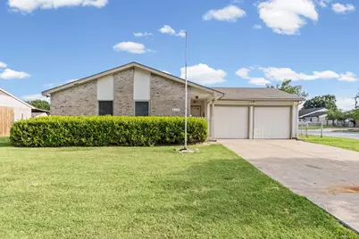 525 Alva Drive, Grand Prairie, TX 75052 - Photo 1
