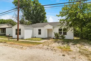 102 N 3rd St, Sanger, TX 76266 - Photo 2
