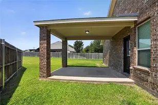2 Mapleridge Dr, Edgecliff Village, TX 76134 - Photo 4