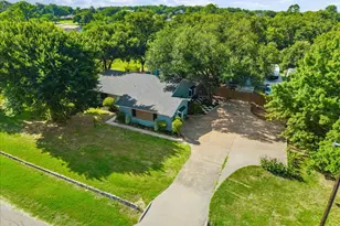 209 Live Oak Ln, Burleson, TX 76028 - Photo 2