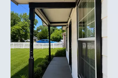 312 N Wood Street, Cleburne, TX 76033 - Photo 4