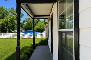 312 N Wood St, Cleburne, TX 76033 - Photo 4