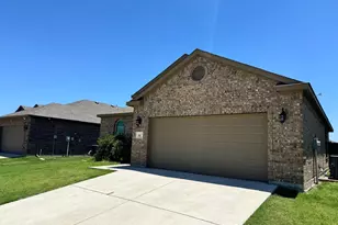 305 Lead Creek Dr, Fort Worth, TX 76131 - Photo 2